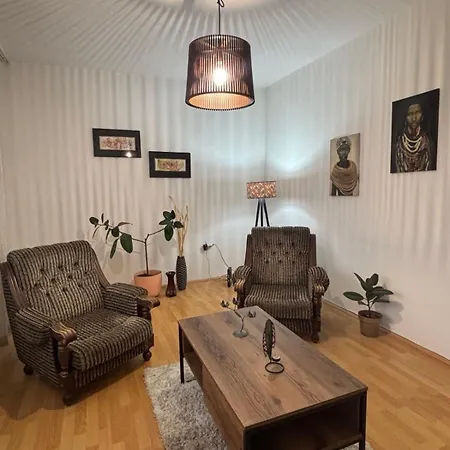 아파트 Main Square With Stone Bridge & Old Bazaar View *