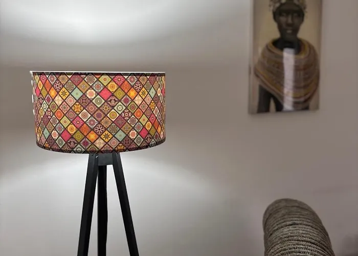 Main Square With Stone Bridge & Old Bazaar View 아파트 *