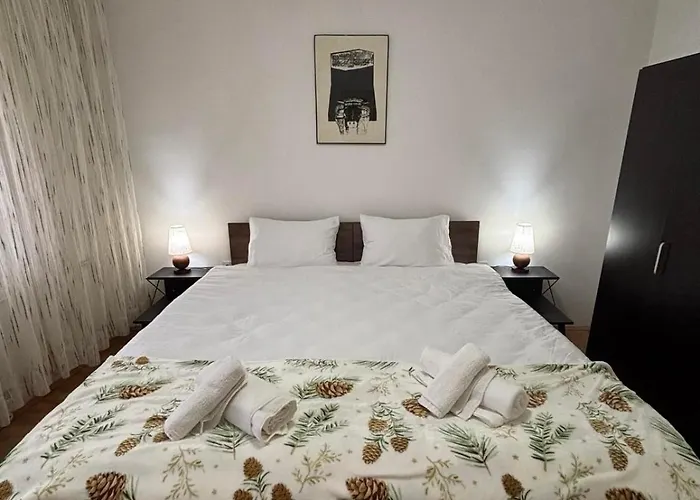 Main Square With Stone Bridge & Old Bazaar View 아파트 스코페