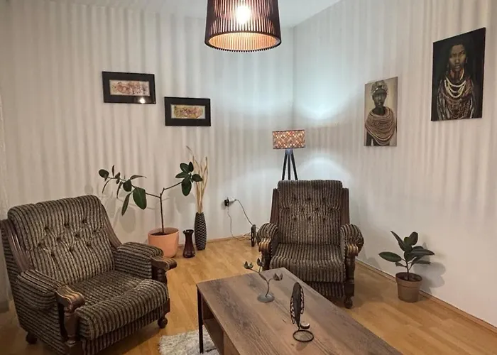 아파트 Main Square With Stone Bridge & Old Bazaar View *